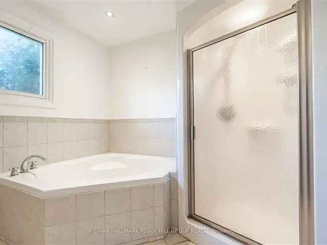 House For Sale in Barrie, Ontario