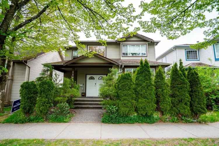 5 Bedroom Home Maple Ridge Lane Access Double Garage Family Friendly