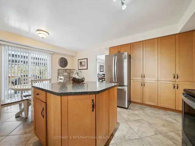 Spacious Applecroft Family Home - Updated Kitchen, Finished Basement