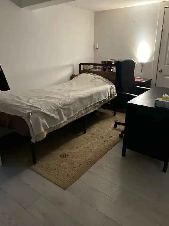 5 1/2 Triplex Basement Apartment for Rent in Lachine