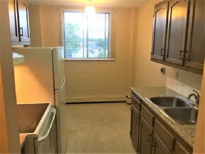 Top floor 2 bed. apartment in Kensington, DT view, walk to LRT