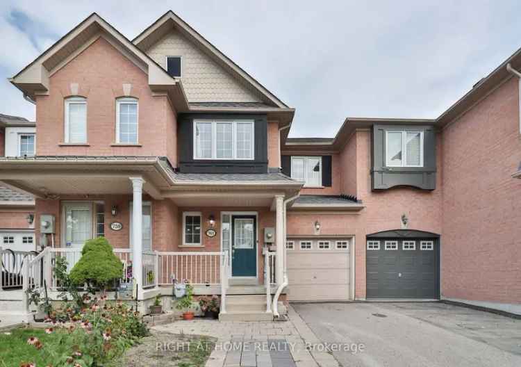 Spacious townhouse for rent in Summerhill Estates with backyard access