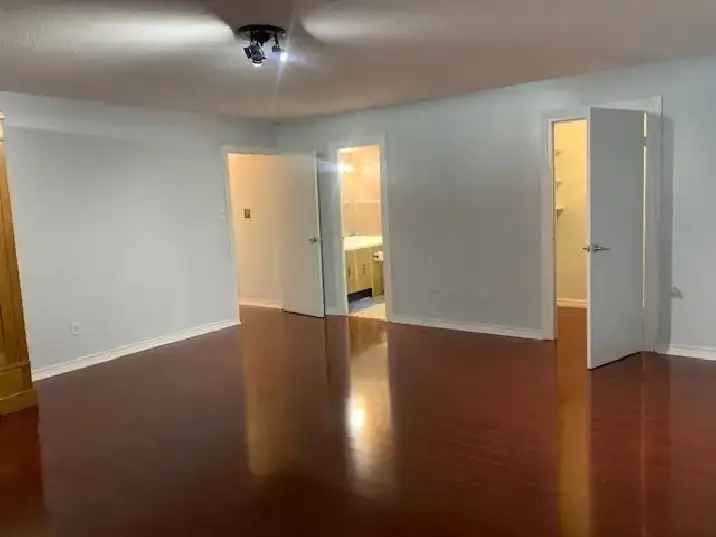 3 Bed room, 2 full washroom corner unit Condo for lease