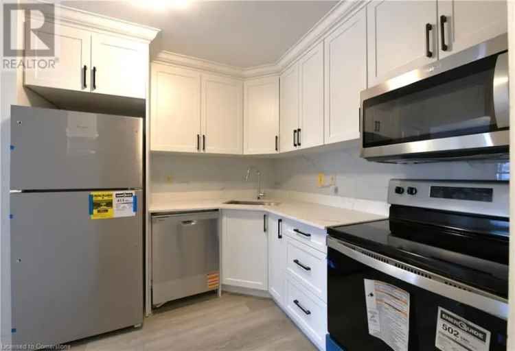 Updated 2+1 Bedroom Townhouse near Fanshawe College