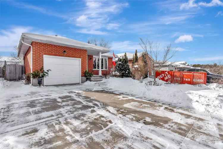 House For Sale in 27, Erbsville Court, Waterloo, Ontario