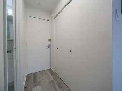 1 room apartment of 38 m² in Montreal