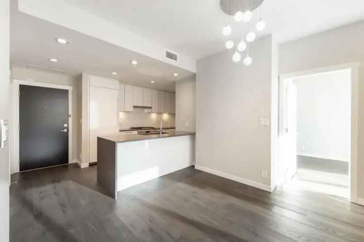 UBC Area Luxury Condo 2 Beds 2 Baths 869 sq ft