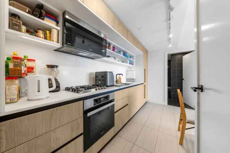 Joyce Collingwood 2-Bed Condo with Amazing Amenities