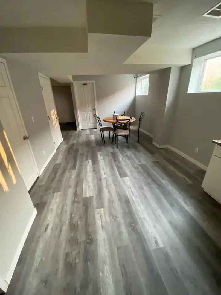 Master BDRM Large Den Near CTrain Grocery