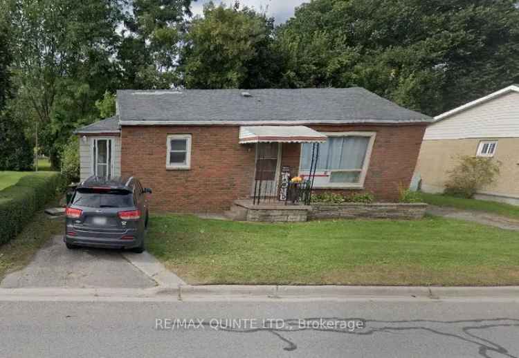 Cozy 2 Bedroom Bungalow Near Amenities