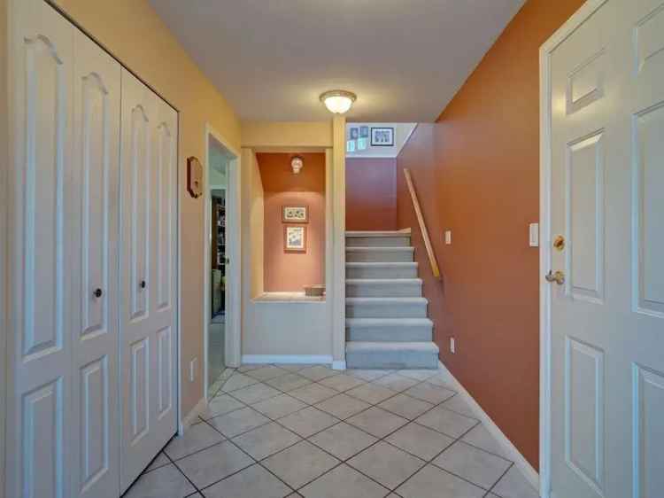Sechelt Waterfront Home Half Acre Property 4 Bedroom 2 Bath In Law Suite
