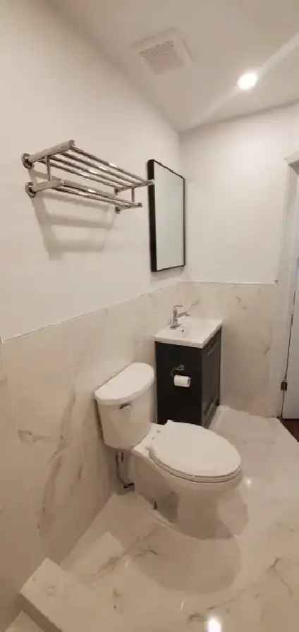 Toronto Downtown Bachelor Studio Apt Available Utility Inclusive