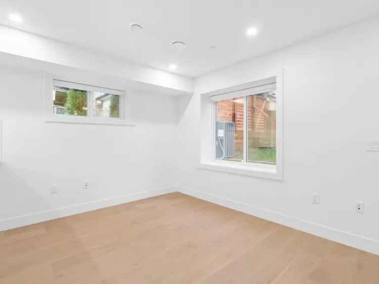 Spacious 3 Bed 3 Bath Garden Suite Near Kensington Park - No Strata Fees