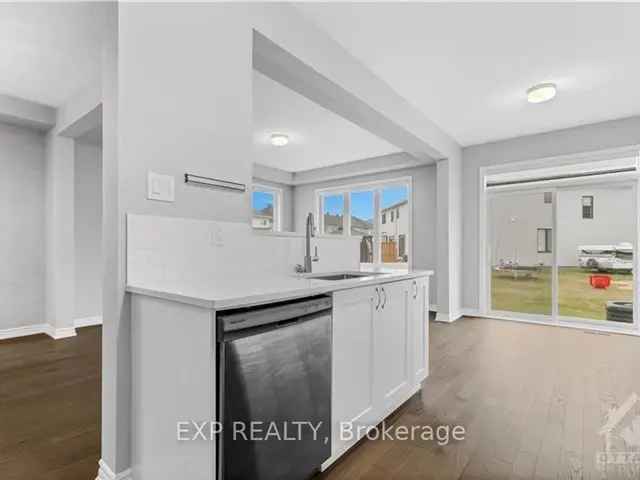 3 Bed 3 Bath Townhome in Half Moon Bay - Upgraded Kitchen and Finished Basement