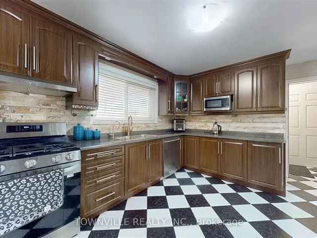 House For Sale in Toronto, Ontario