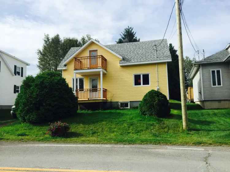 One-and-a-half-storey house for sale, 345, Rue St-Edmond, Lac-au-Saumon - Proprio Direct