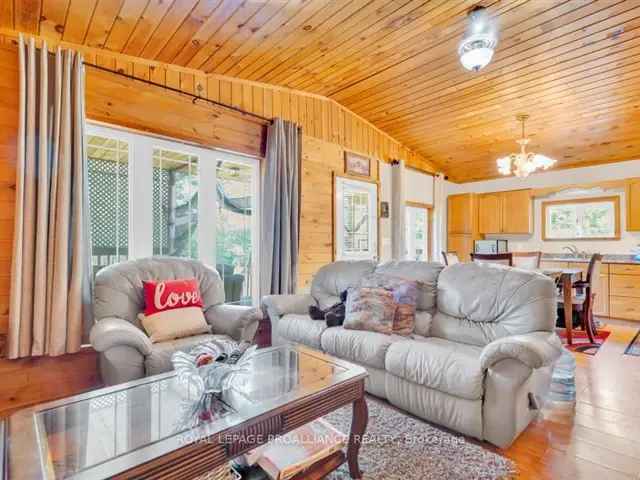 11-Acre Log Home near Northbrook - 5 Bedroom Bungalow