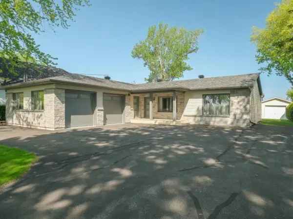 Bungalow for Sale Montérégie Waterfront 3 Beds 3 Baths