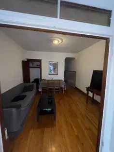 Rent 5 Rooms Apartment in Montreal with Balcony and Modern Amenities