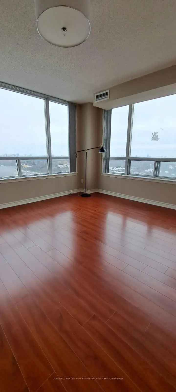 Rent Corner Unit Apartment in Bayview Village with Panoramic Views