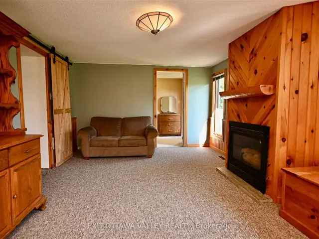 4 Bedroom Home in Cobden with Custom Woodwork and Large Deck