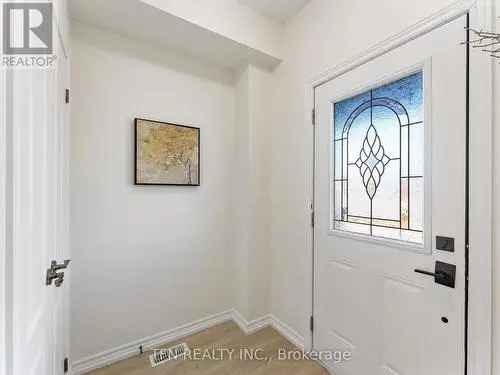 3 Bed 3 Bath Freehold Townhouse in Ardagh Bluffs Barrie