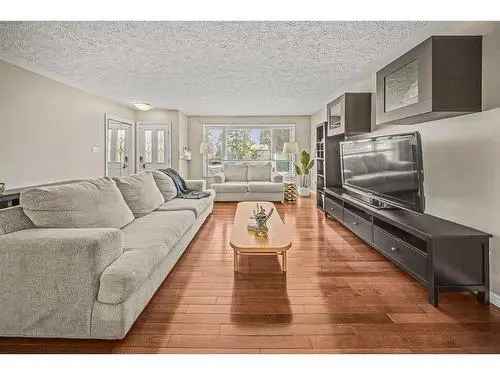 Grandview Bungalow 4 Bed 2 Bath Detached Garage Updated Kitchen