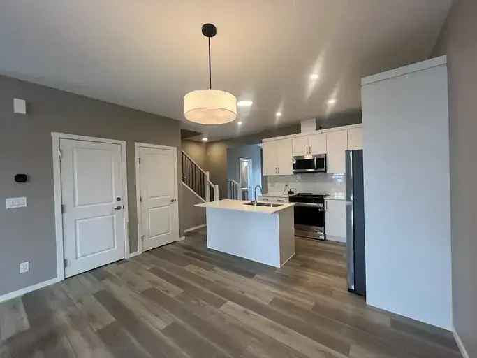 4 Bedroom 2.5 Bath Home Sherwood Park Available June 1st