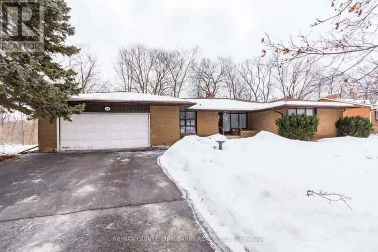 Buy Bungalow in Quinte with 4 Bedrooms and Spacious Living Areas