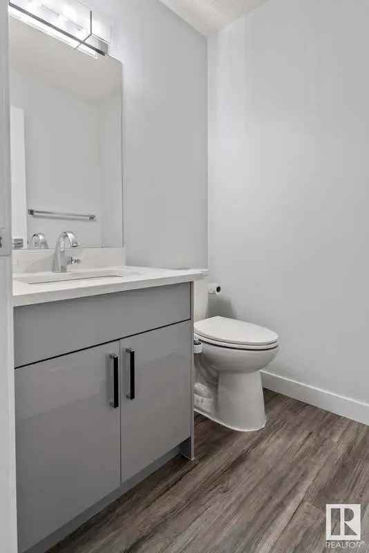 Fully Renovated 2-Storey Home in Silver Berry