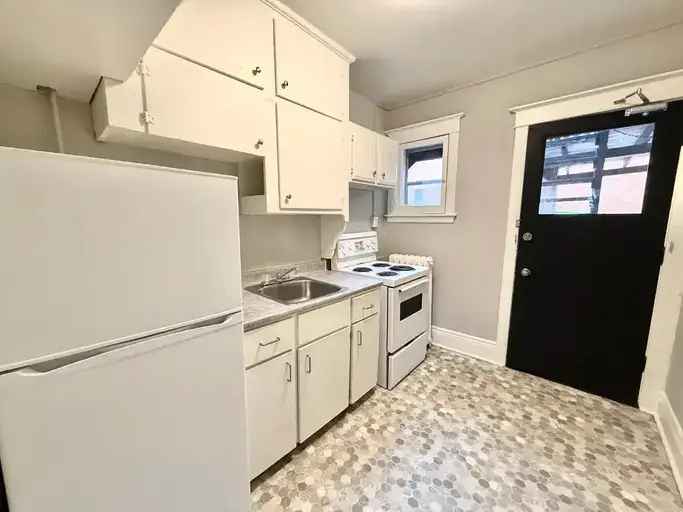 Spacious 2-Bedroom Apartments in Hamilton - Available May 1st