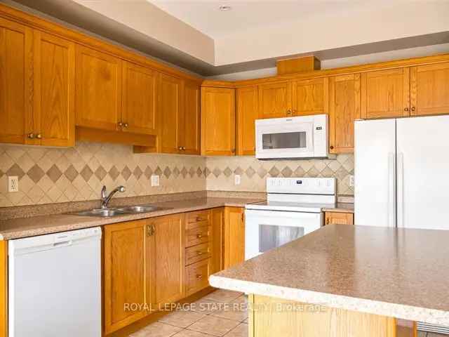 Ancaster Freehold Townhome 3 Beds 25 Baths Close To Amenities