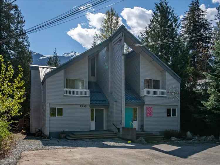 Whistler Creekside 4-Bedroom Duplex Near Gondola