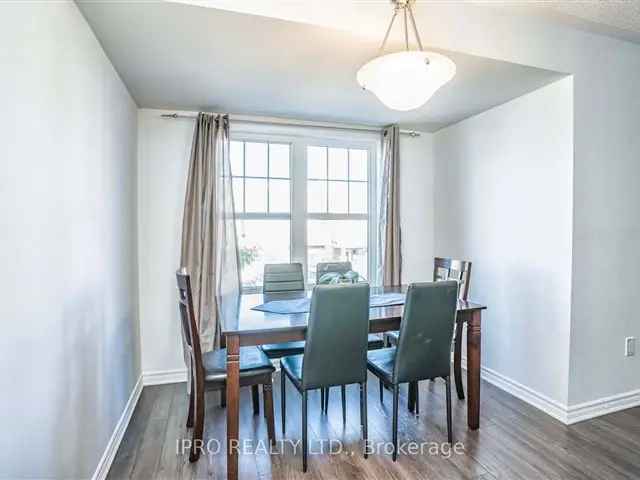 Hawthorne Village End-Unit Townhome - Bright Open Concept