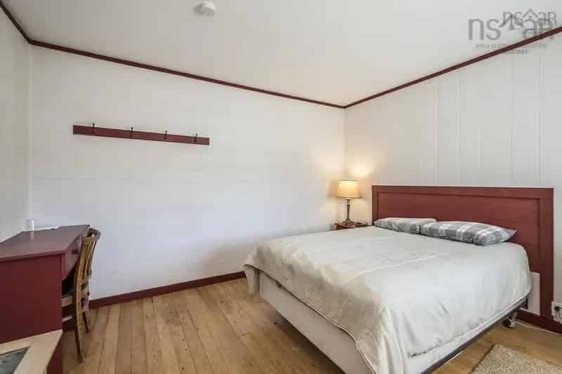 Rent commercial property Dutch Mill Motel Wallace Bay with water frontage