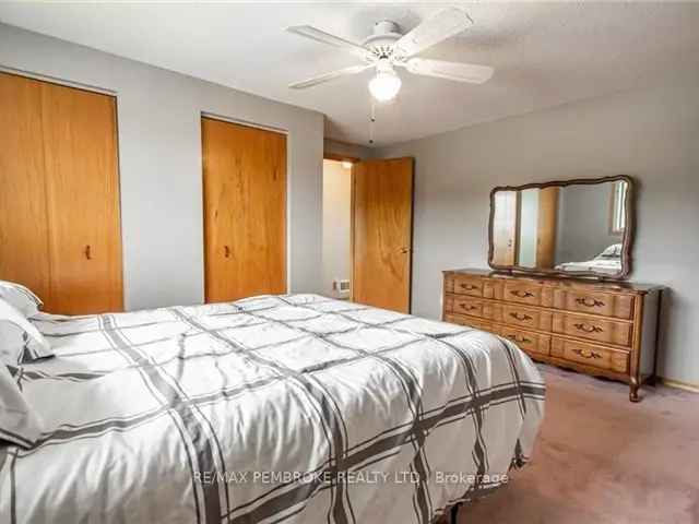 Duplex For Sale in Petawawa, Ontario