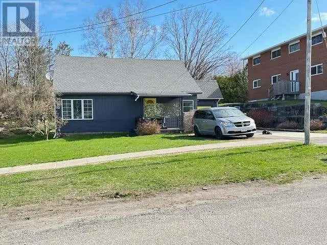 3-Bedroom Bungalow Near Georgian Bay in Parry Sound