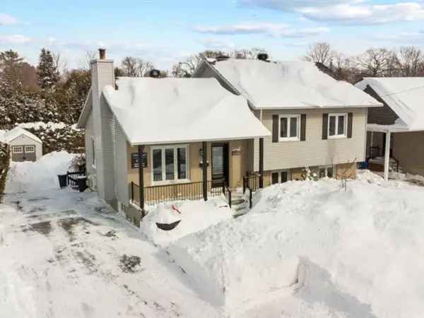 5 Bedroom Split Level Home for Sale in Montérégie