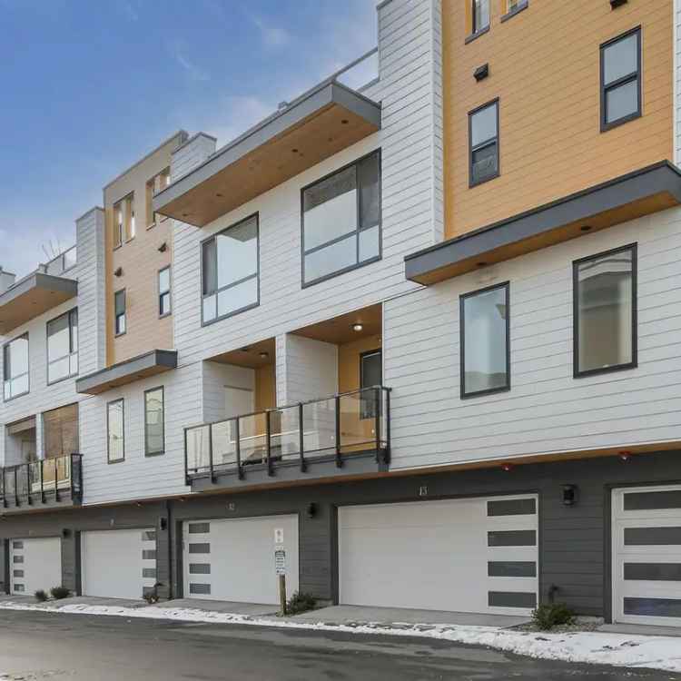 Fleetwood Townhome for Sale: Modern 3-Bed, 3-Bath with Rooftop Patio