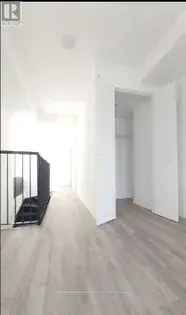 1 Room 328m² Toronto Loft 1+Den 2 Washrooms Modern Amenities