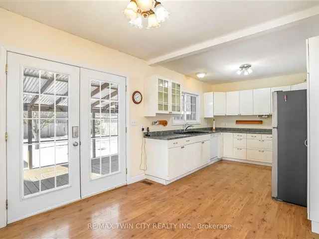 House For Sale in 52, Hill Avenue, Brantford, Ontario