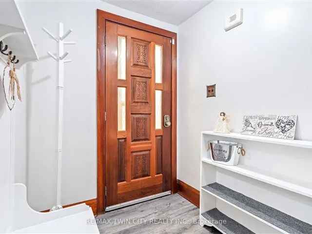 House For Sale in Brantford, Ontario