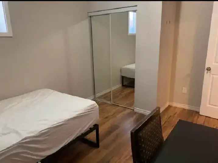 Private Room Sublet for Female Students near University of Ottawa