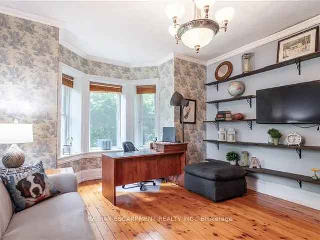 House For Sale in Hamilton, Ontario