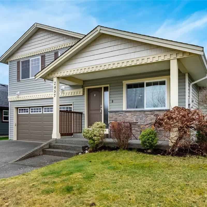 Spacious Family Home in Prime Comox Location