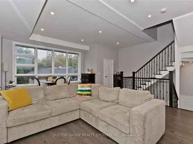 Beautiful Newer Home in Kingsway - Modern Open Concept Family Home