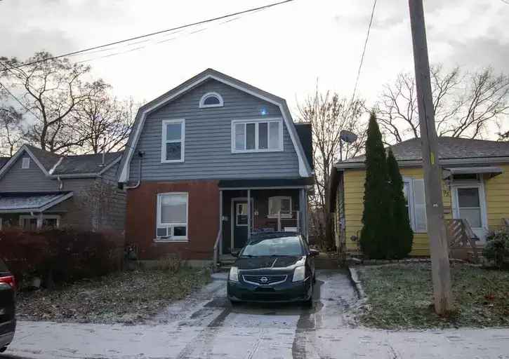 97 Victoria St -  in Brantford