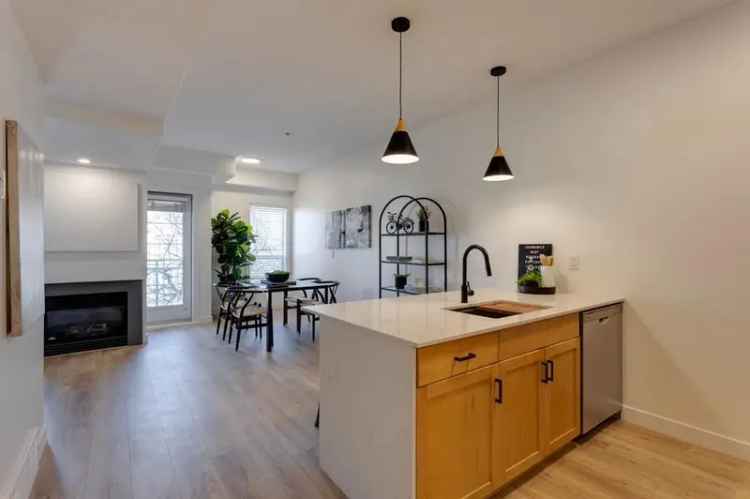 Renovated West Beltline Condo 674 sq ft Open Concept Kitchen Pet Friendly