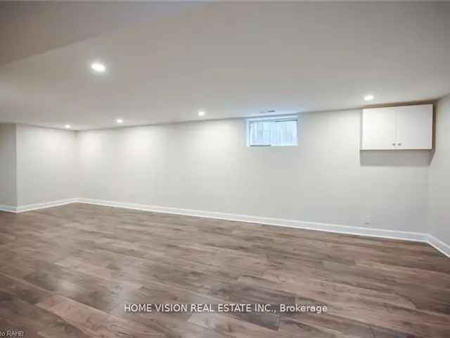 House For Sale in Hamilton, Ontario