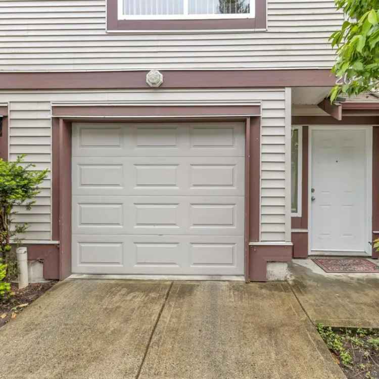 3 Bed 3 Bath Townhouse Near Schools and Parks